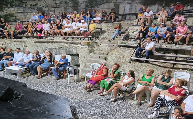 Foça'da şiirli gece