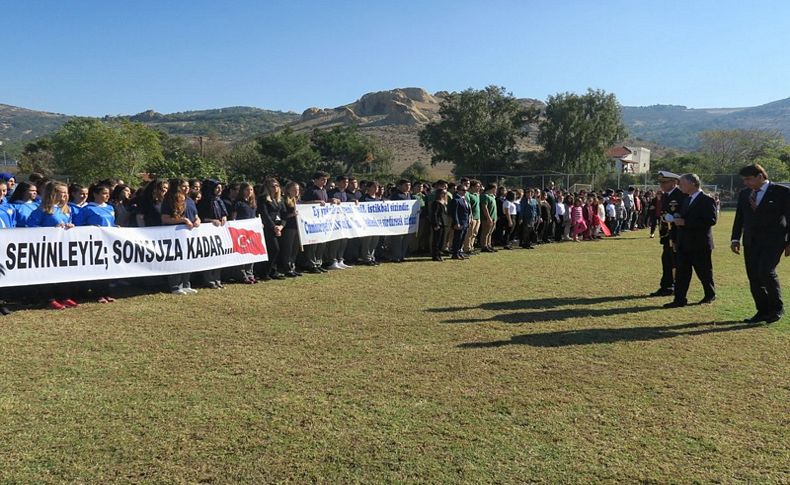 Foça'yı Cumhuriyet coşkusu sardı