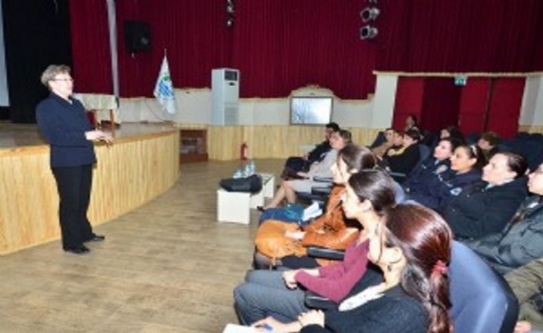 Foça'da kadına şiddete hayır semineri