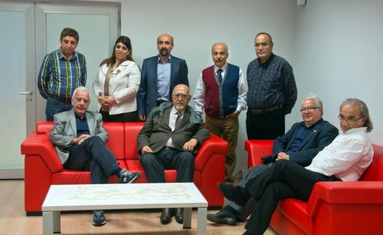 Fotoğrafçılar, dünyanın en rahat yeri olarak anne ve baba kucağını gösterdi