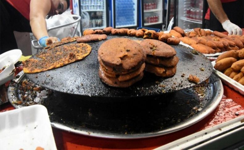 Fuar menüsünün gözdesi kağıt kebabı