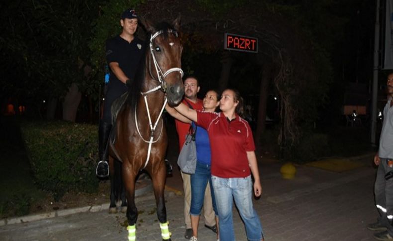 Fuarda güvenlik atlı polislere emanet