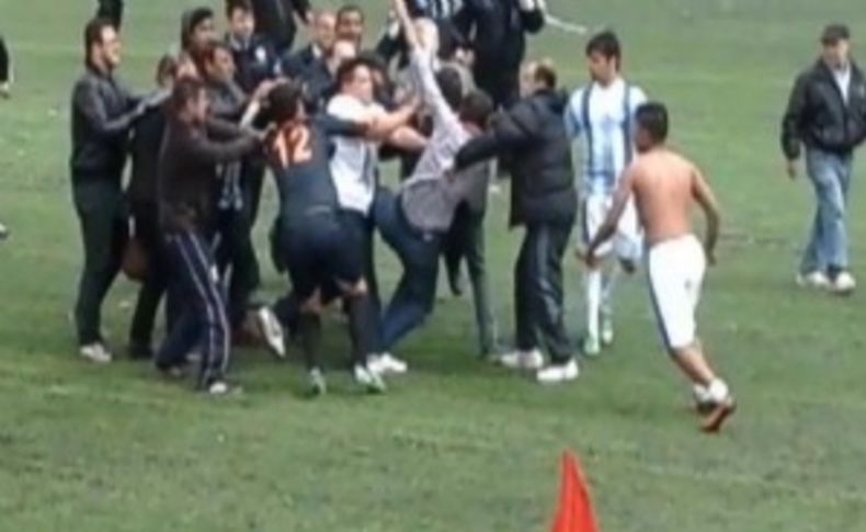 Futbolda şiddet küçüklerin maçlarına kadar indi