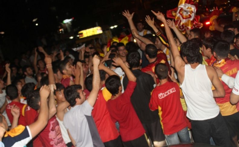 Galatasaray taraftarları Mardin’de şampiyonluk turu attı