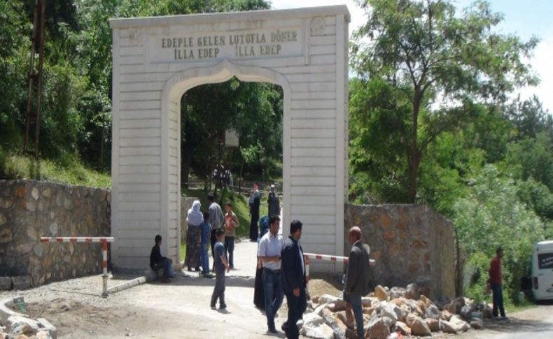 Gavs-i Hizan’i Hazretleri'nin türbesi ziyaretçi akınına uğruyor