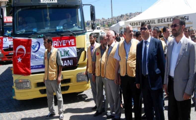 Gaziantep’ten Suriye’ye, insani yardım malzemesi taşıyan 26 TIR yola çıktı