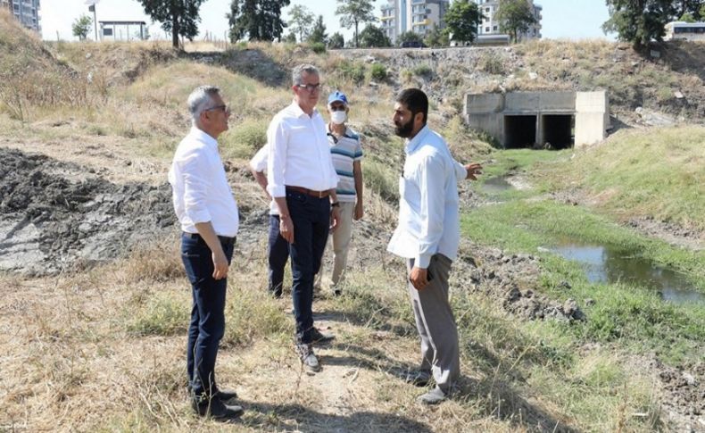 Gaziemir’de dereye akan kanalizasyon sorunu çözülüyor!