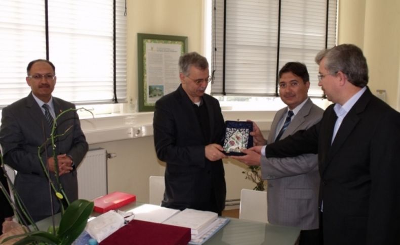 Gediz Anadolu İmam Hatip Lisesi proje ekibi Hollanda'dan döndü