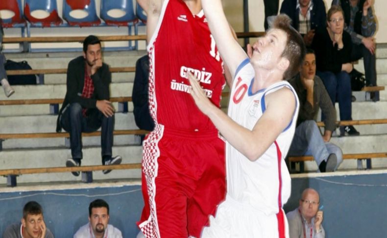 Gediz Üniversitesi Basketbol Takımı zirveye yerleşti