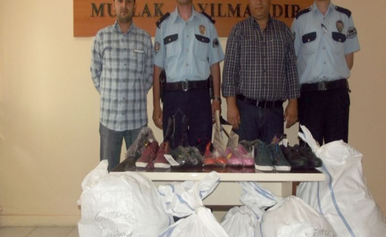 Gemerek polisi ihtiyaç sahibi öğrencilere ayakkabı yardımı yaptı