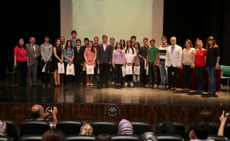 Gençler Sakarya Şiiri'ni en iyi okumak için yarıştı