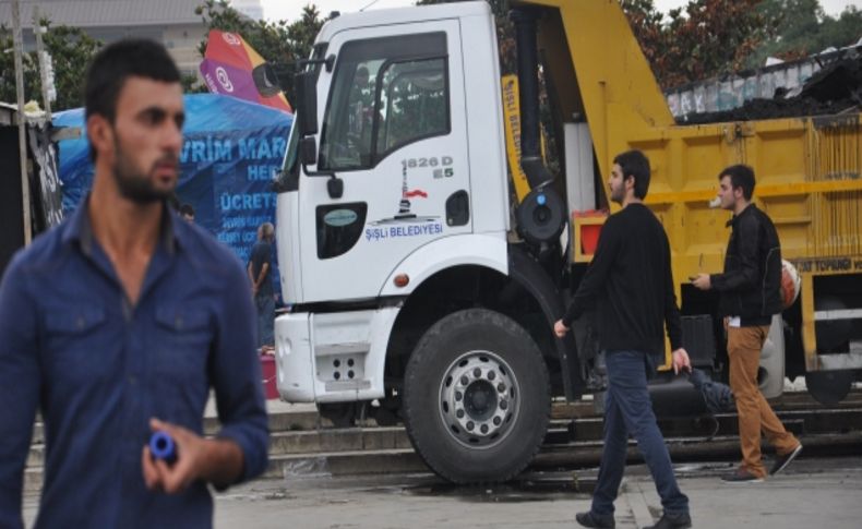 Gezi Parkı temizleniyor