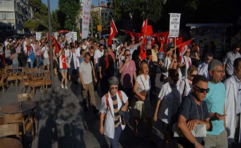 Gezi'ye müdahaleye İzmir'de çifteprotesto