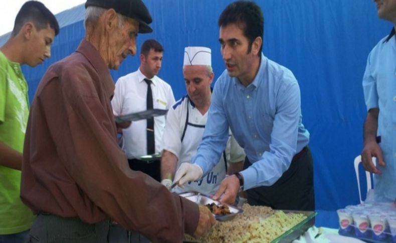 Gönen'de her gün bir iftarda ihtiyaç sahipleri ağırlanıyor