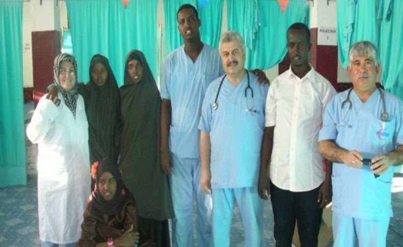 Gönüllü Türk hekimler kara kıtada 13 bin kişinin gözünü açtı