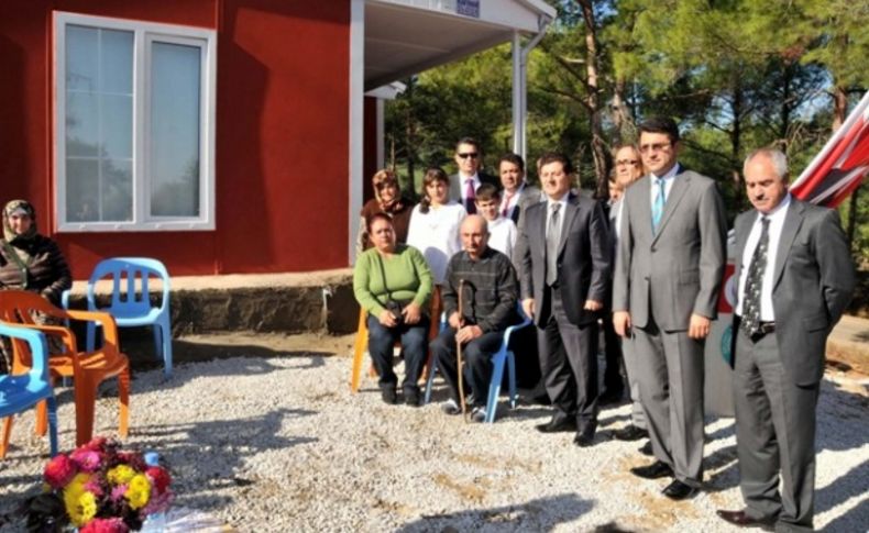 Görme engelli Ünal Uğur ve ailesinin ev sevinci