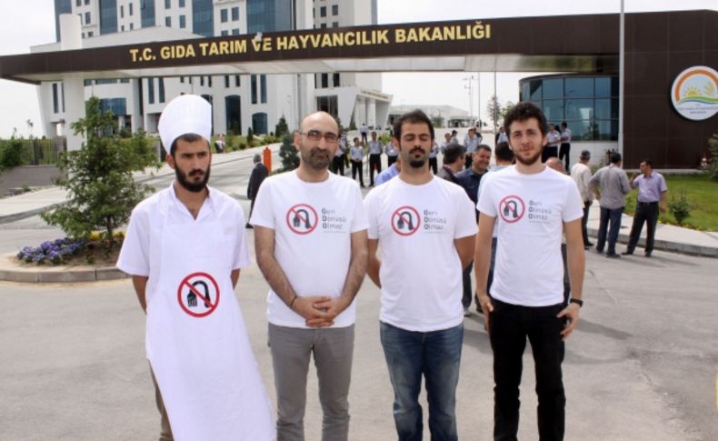 Greenpeace üyeleri, bakanlık önünde pirinç pilavı dağıtmak istedi