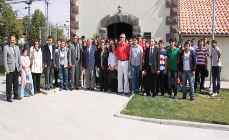 GÜ öğrencileri okudukları şehrin tarihi ve turistik yerlerini gezdi