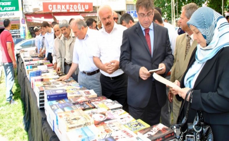 Gürsu’da ağaçlar kitap açtı