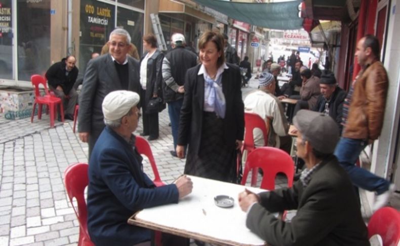 Güven:Kadını siyasette vitrin konumundan çıkarmalıyız