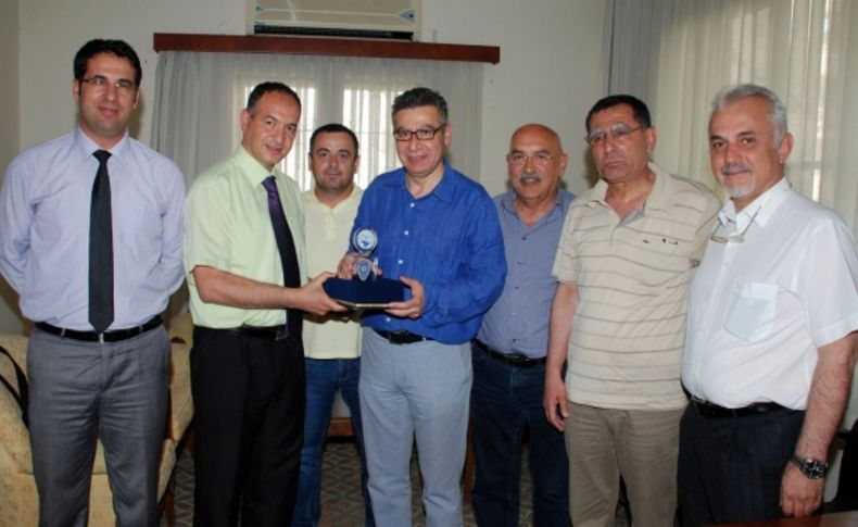 'Güvenli Adana için ele ele' diyen polis, STK'ları ziyaret ediyor