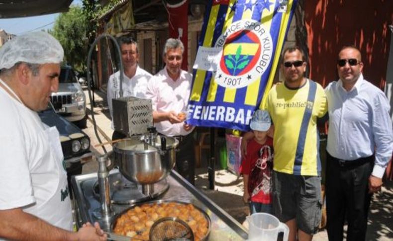 Güzelbahçe'de Yıldırım için lokma dağıtıldı