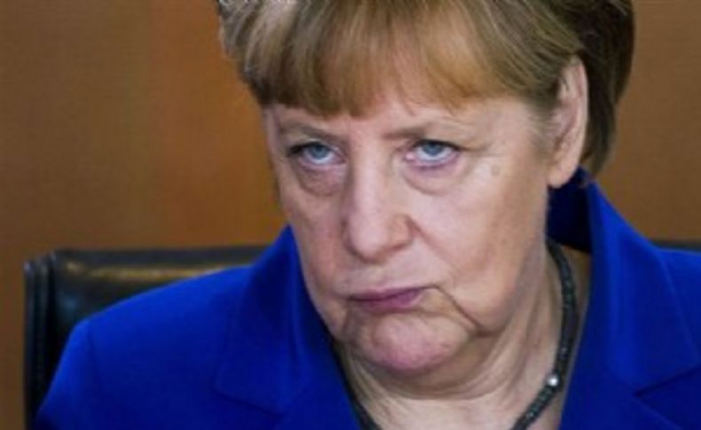 Merkel'den Türkiye'ye eleştiri