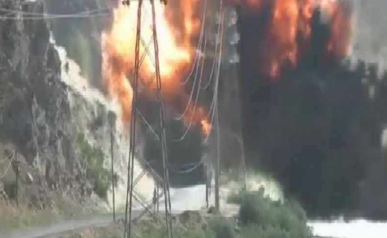 Hakkari’de 5 ton bomba yüklü araç imha edildi