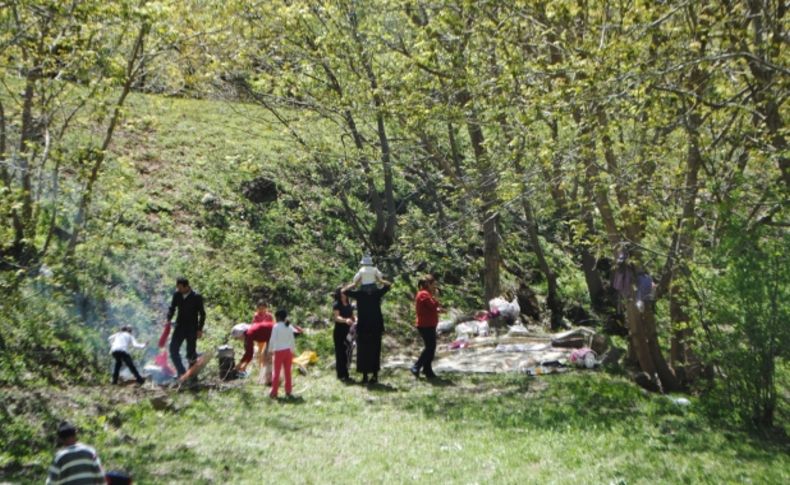 Hakkari’de yıllardır yasaklı olan bölgeler şimdi piknik alanı oldu