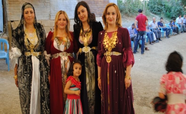 Hakkarili kadınlar yöresel kıyafet geleneğini ayakta tutuyor