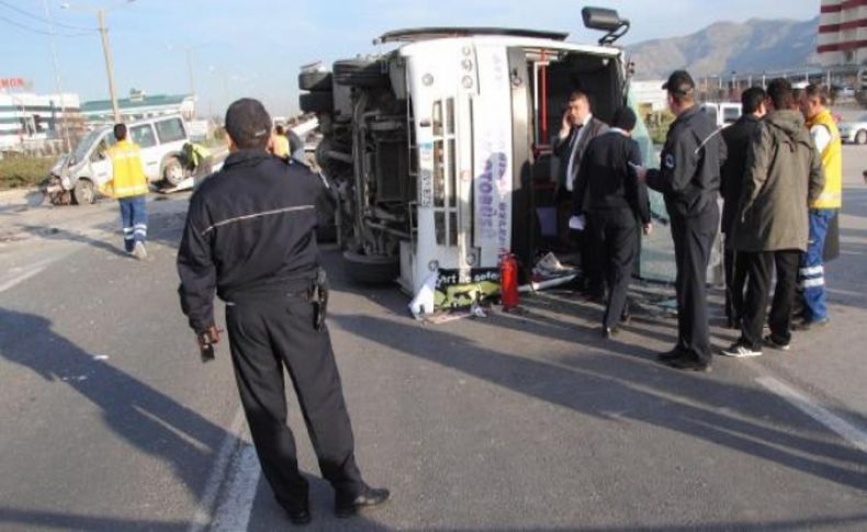 Halk otobüsü devrildi: 20 yaralı