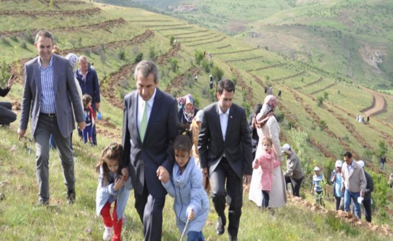 Hami-Yet anneleri, vefat etmiş eşleri için fidan dikti