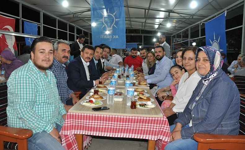 Hamza Dağ Tire'de vatandaşlarla sahur yaptı