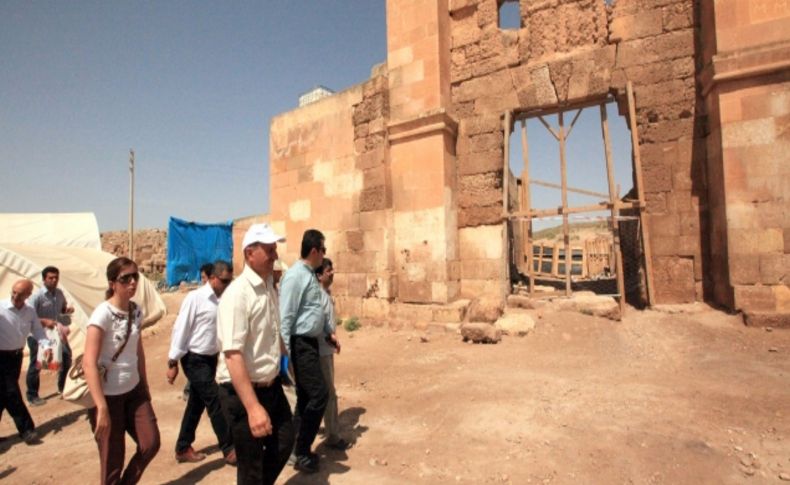 Harran Kalesi ve şehir surları restorasyonu 2014'te bitecek