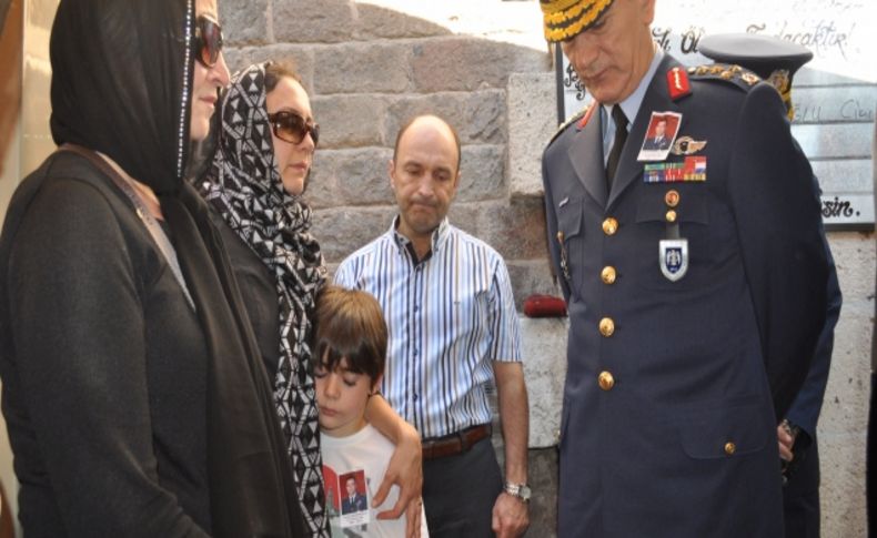 Hava Kuvvetleri Komutanı Orgeneral Öztürk, Balıkesir'de cenaze törenine katıldı