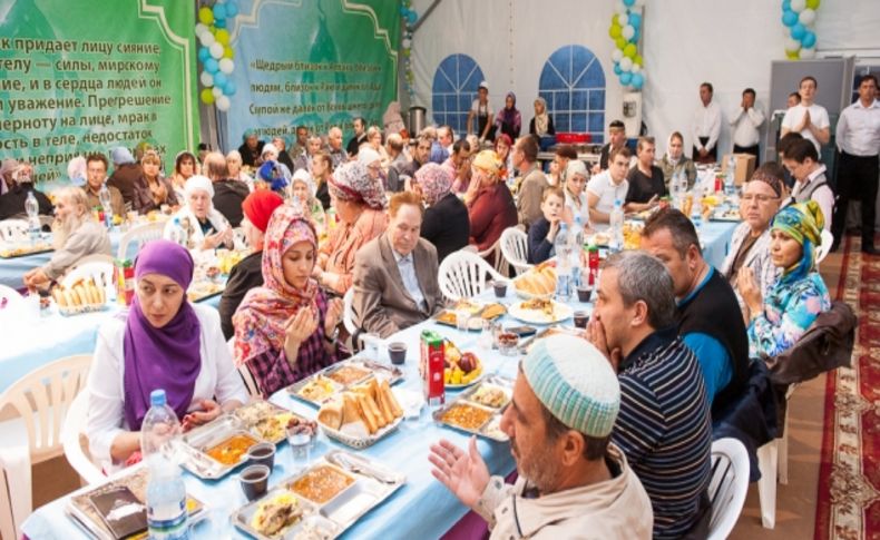 Haydar Aliyev Vakfı Moskova’da Müslüman ve Ortodoks dünyasını iftarda buluşturdu