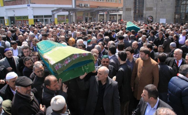 Hayırsever iş adamı Vedat Daştan, annesini son yolculuğuna uğurladı