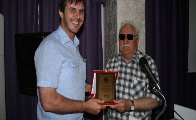 Hayırsever işadamı 84 yaşında yazdığı kitabını genç girişimciler için imzaladı