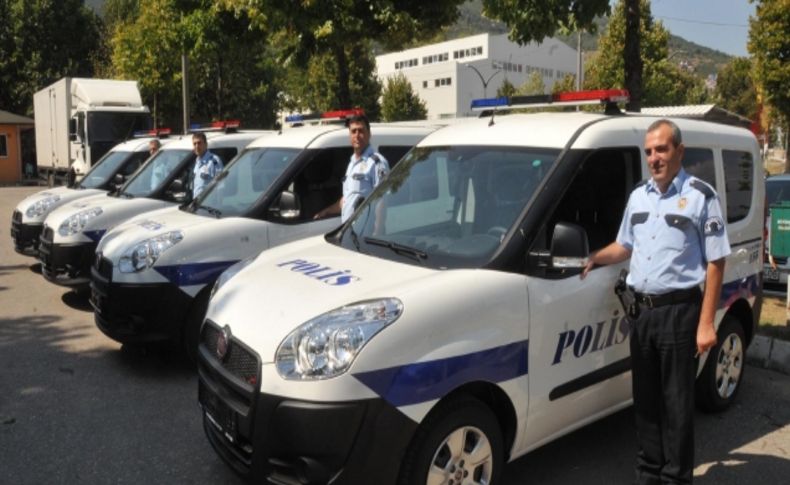 Hayırsever işadamından polise 4 yeni araç