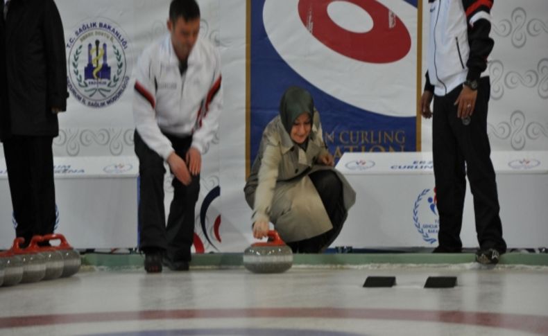 Hayrünnisa Gül, curling oynadı