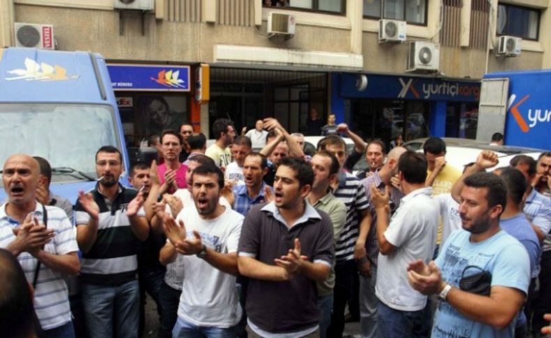 Hem işvereni, hem sendikayı protesto ettiler