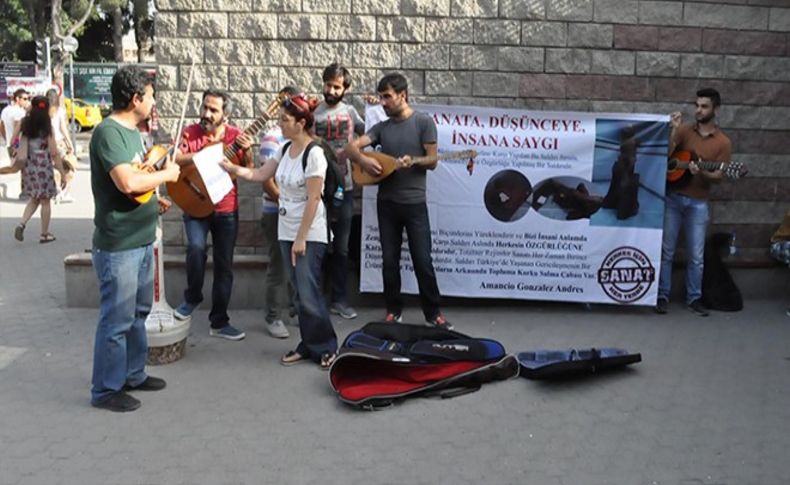 Heykele saldırıya müzikli protesto