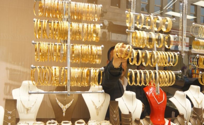 Hırsızlardan korkan yeni evli çiftler, takıları artık banka kasasında saklıyor