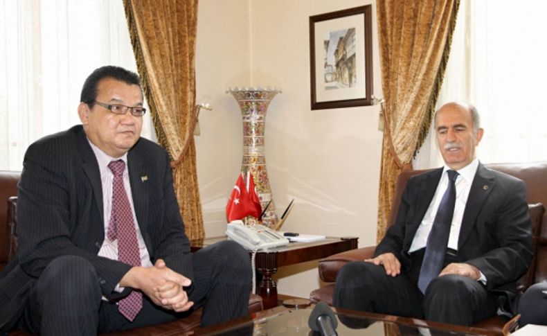 Hollanda Surinam Başkonsolosu Roy Lieuwasie işbirliği için Bursa’da