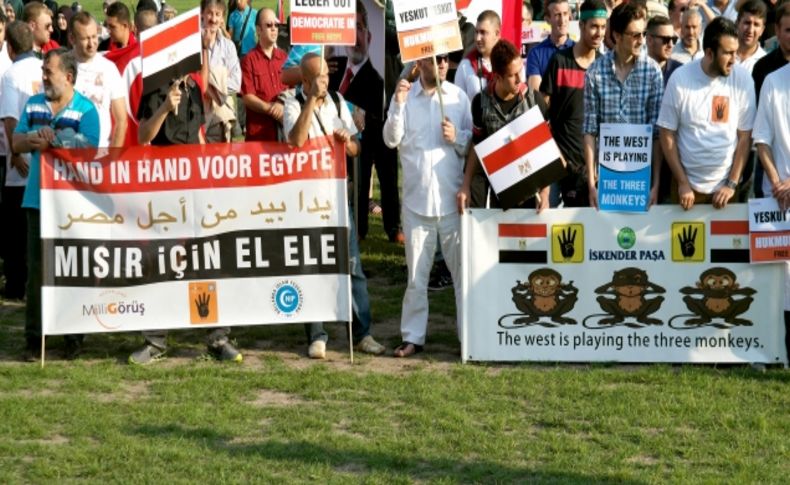 Hollanda'da 'Mısır için el ele' mitingi