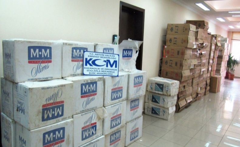 Hopa'da 7 bin 723 paket gümrük kaçağı sigara ele geçirildi