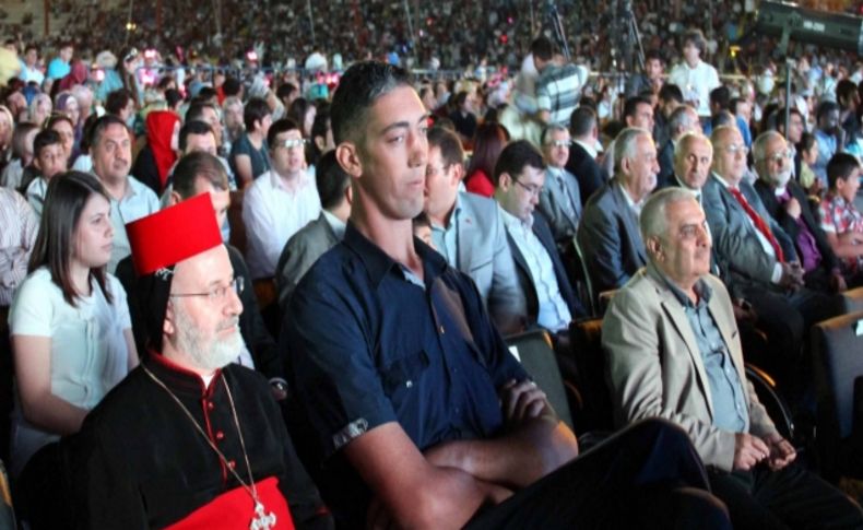 Hoşgörü şehri Mardin'de binlerce kişi dünya çocukları için bir araya geldi