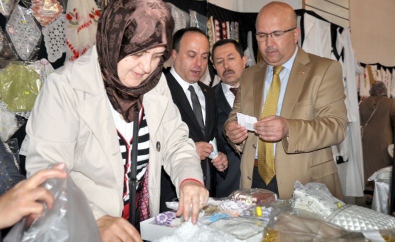 Hünerlerini fakir öğrencilere burs vermek için gösterdiler