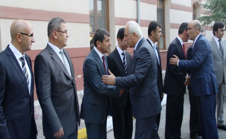 Hüseyin Çapkın: Sanatçıların teşhir edilmesi bizim bileceğimiz bir şey değil