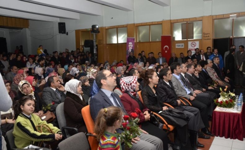 İmam hatipli öğrencilerin Kutlu Doğum programı büyük ilgi gördü